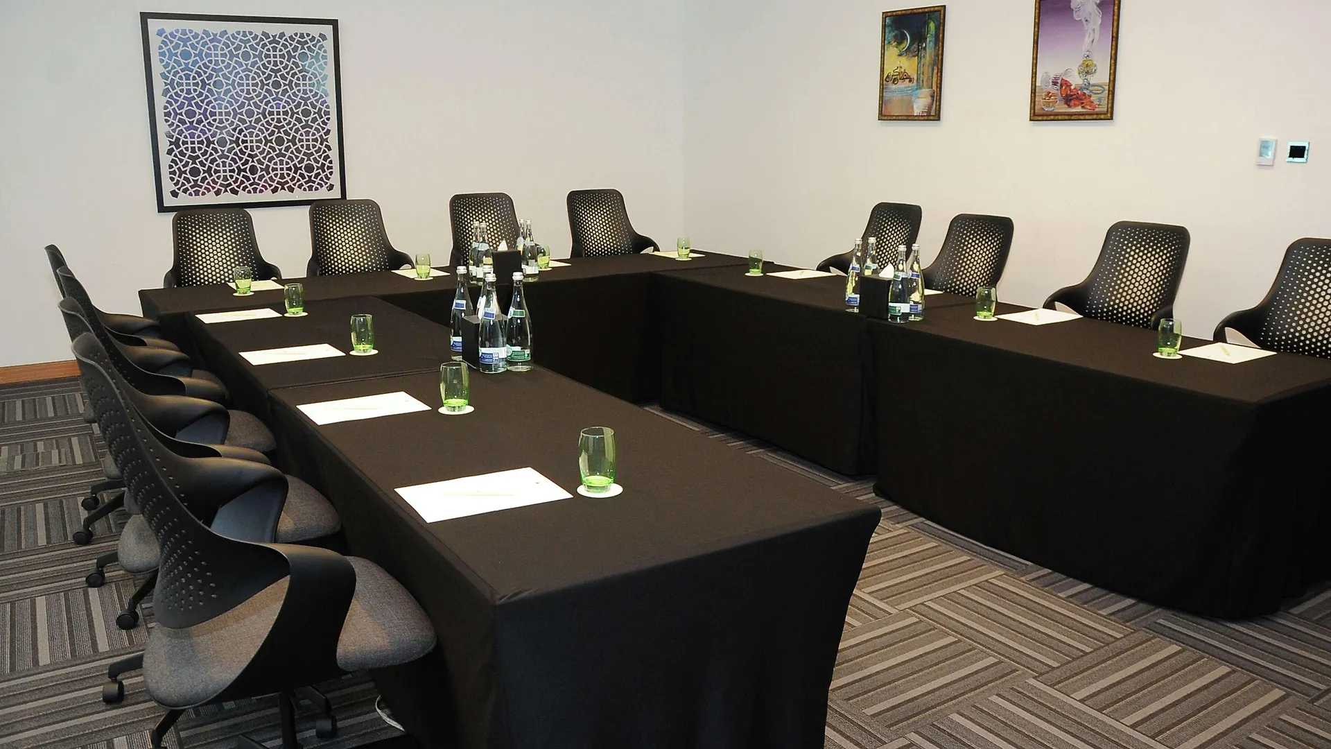 מלון Doubletree By Hilton Dubai - Business Bay