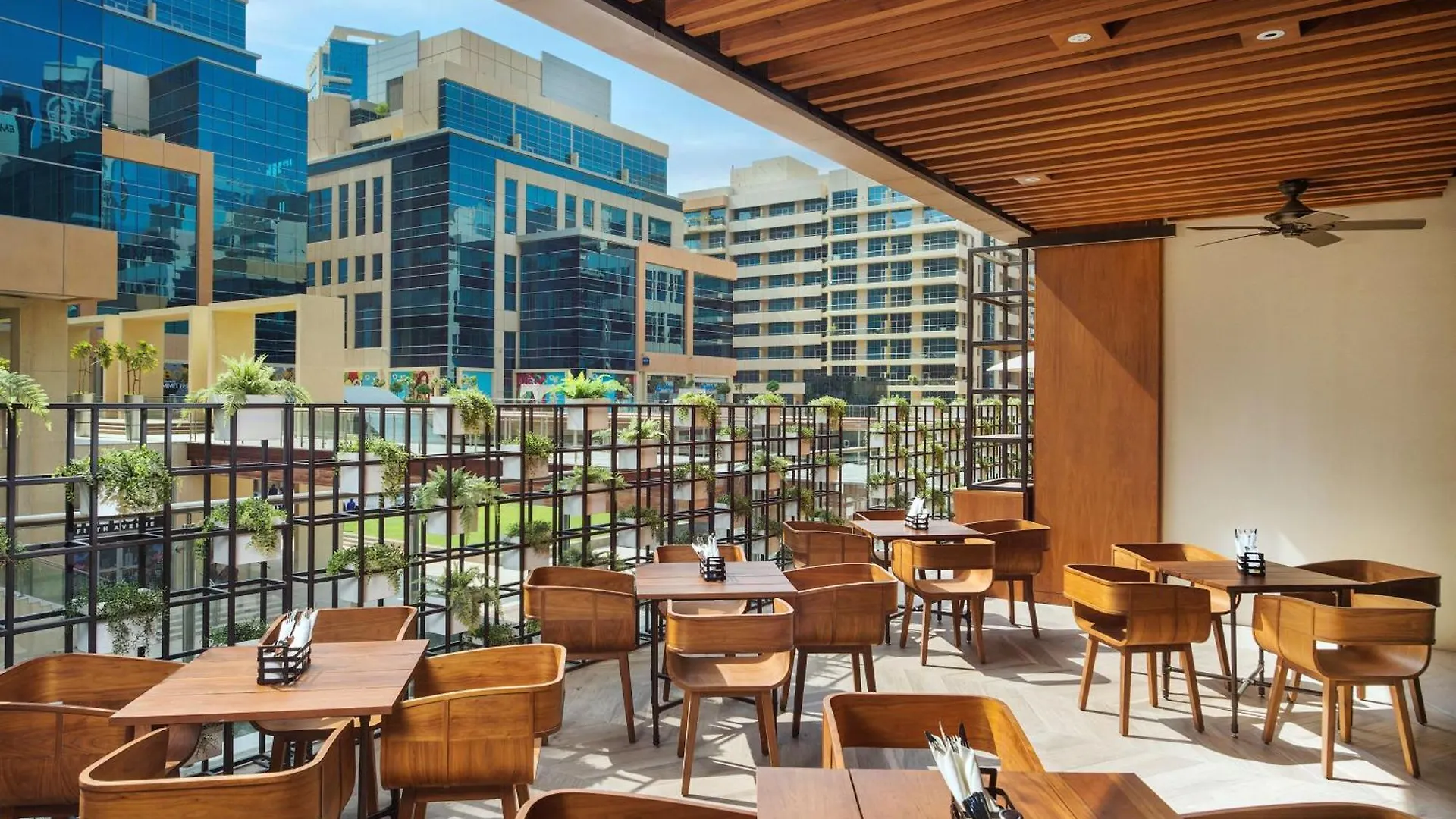 מלון Doubletree By Hilton Dubai - Business Bay 4*,